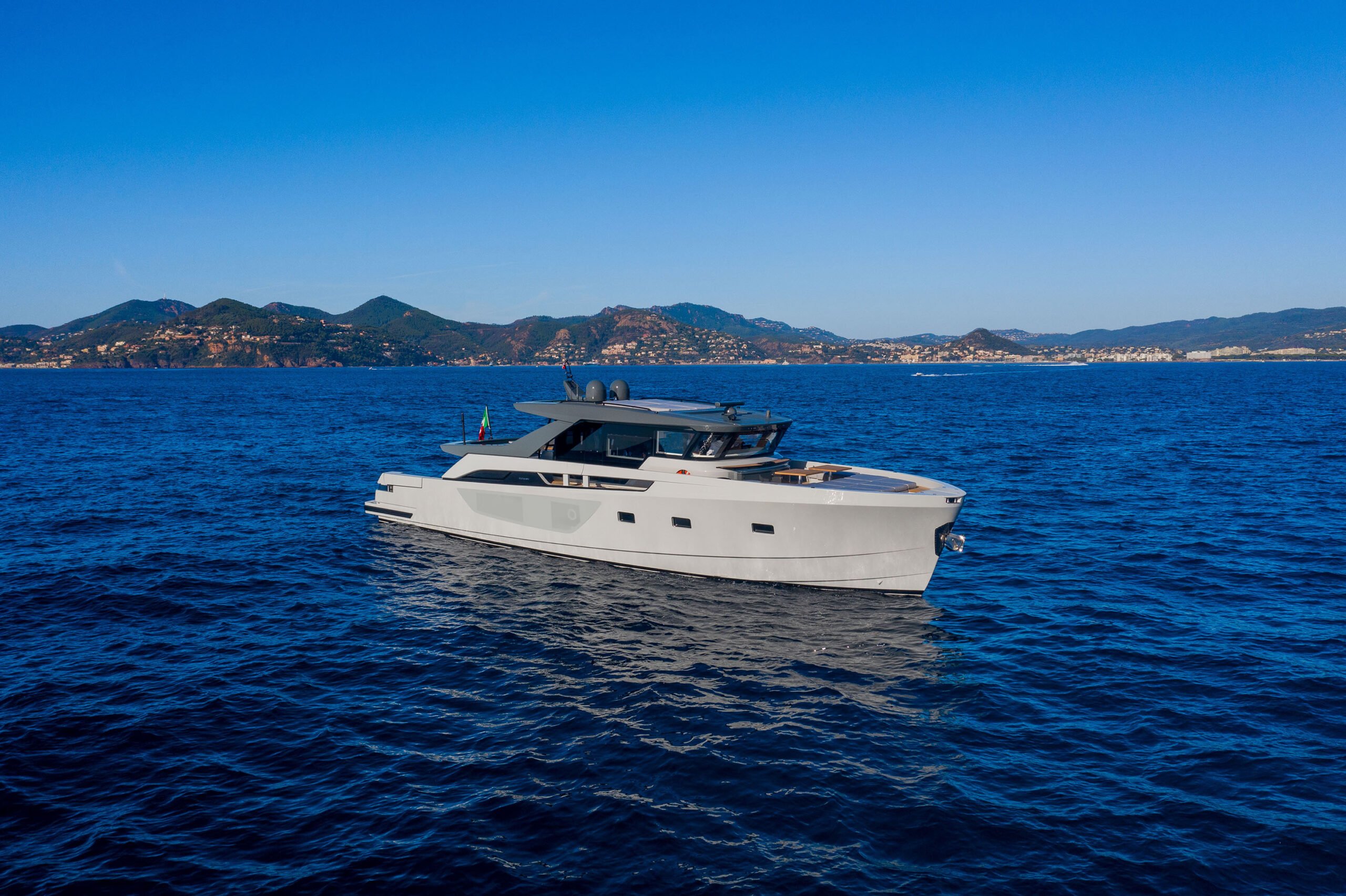 ‘Unexpected’ BGX70, worldpremiere at Cannes Yachting Festival 2019