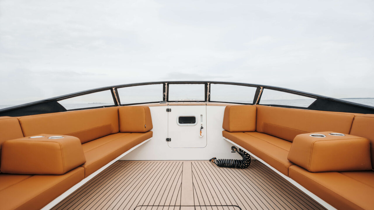 Brandkuip BK900 electric Lengers Yachts Luxury Yacht dealer Europe